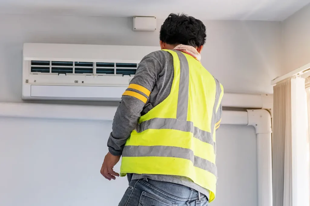Causas y soluciones si tu aire acondicionado huele a quemado 2 al poner el aire acondicionado huele a quemado